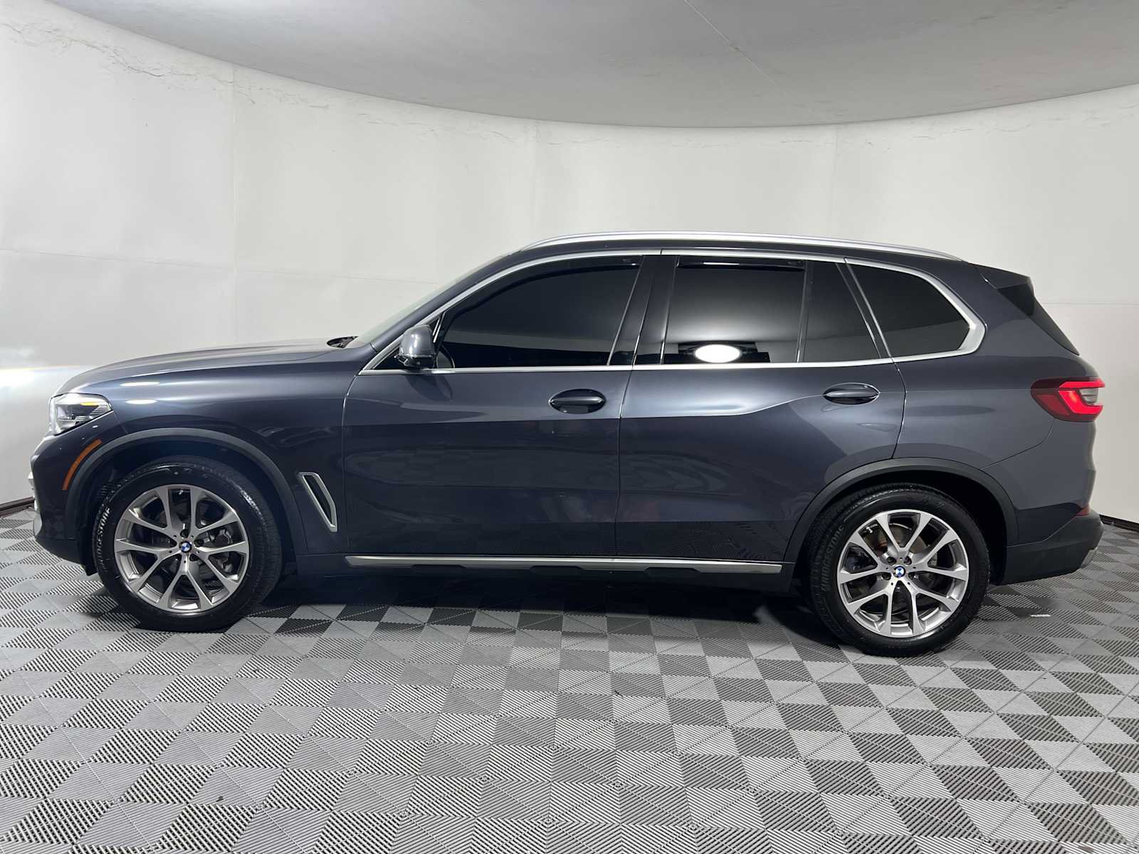 Used 2021 BMW X5 M50i w/ Premium Package AWD/4WD image 7