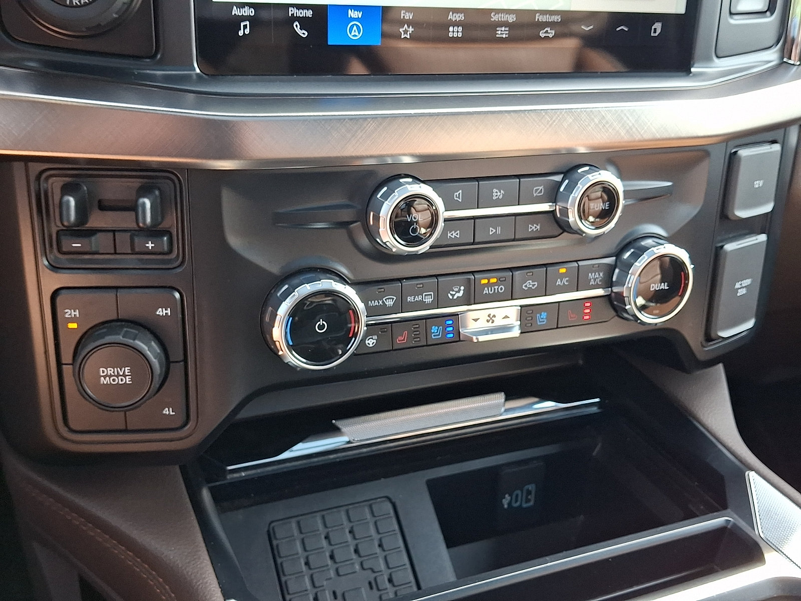 Certified 2023 Ford F450 King Ranch w/ FX4 Off-Road Package AWD/4WD image 19
