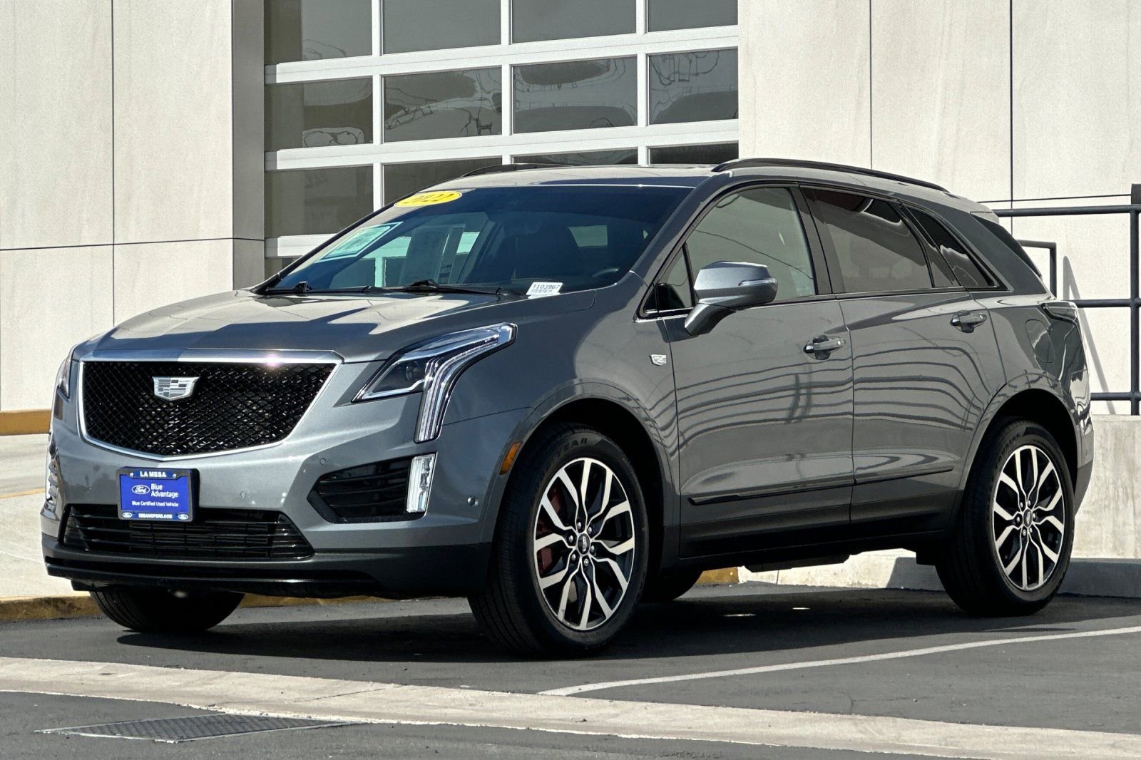 Used 2022 Cadillac XT5 Sportv w/ LPO, ONYX Package image 7
