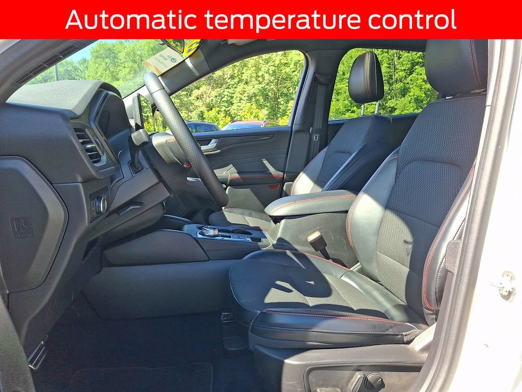 Certified 2023 Ford Escape ST-Line Select AWD/4WD image 13