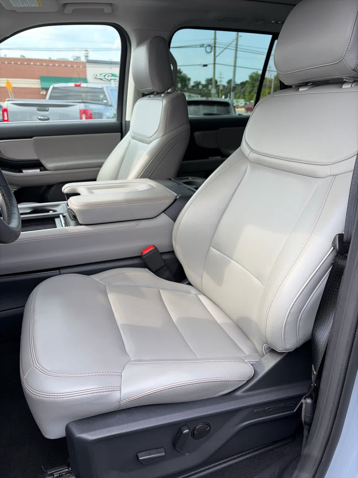 Certified 2025 Ford Expedition Active AWD/4WD image 18