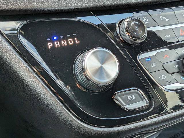 Used 2025 Chrysler Pacifica Select FWD image 26