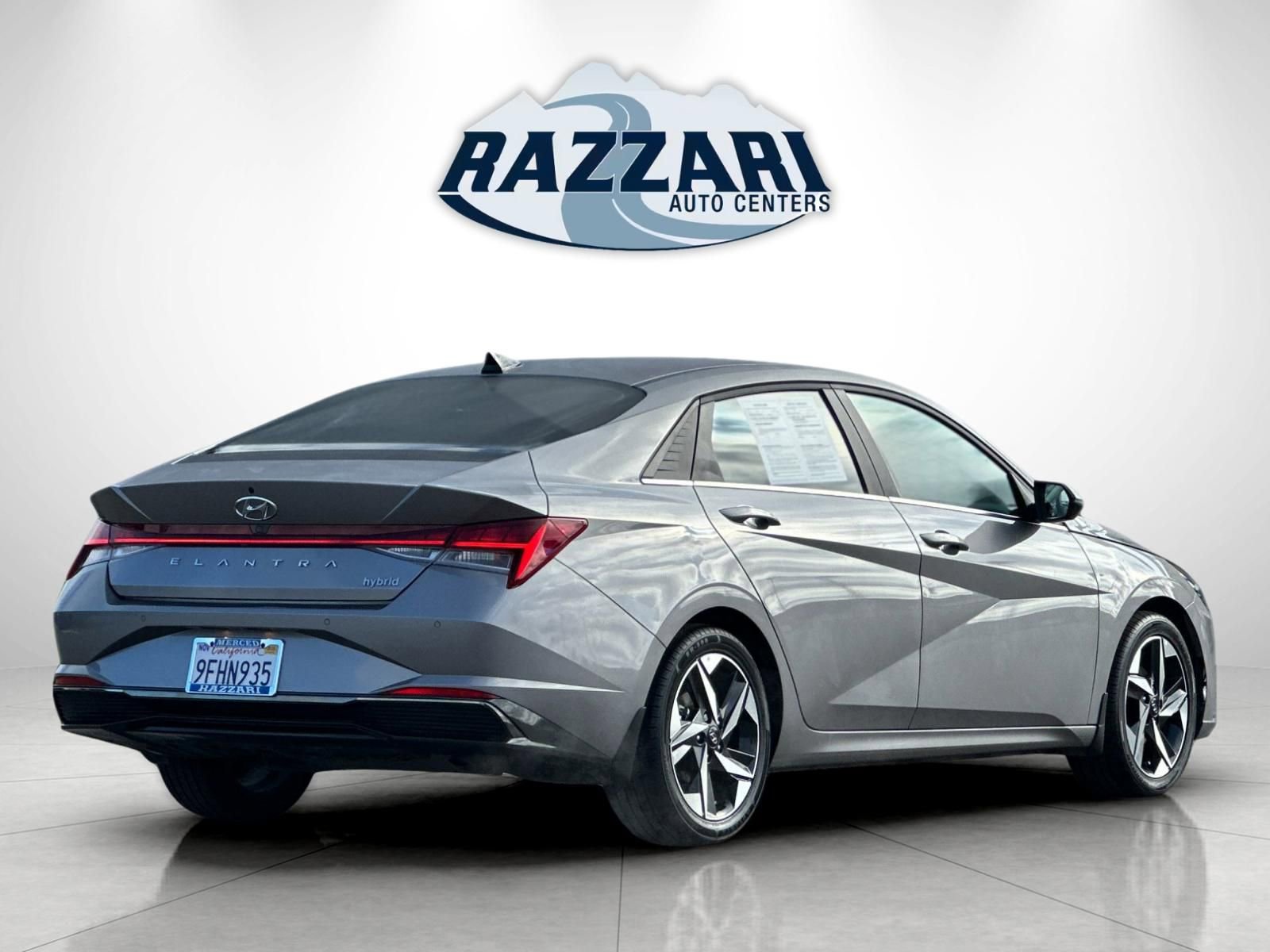 Used 2023 Hyundai Elantra Limited FWD image 3