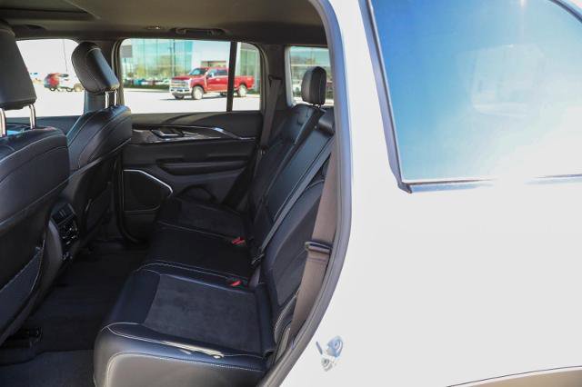 Used 2022 Jeep Grand Cherokee Altitude AWD/4WD image 25