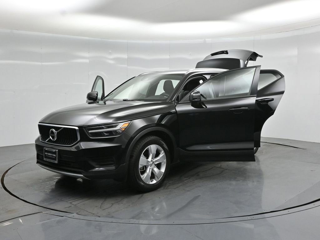 Used 2022 Volvo XC40 T5 Momentum image 27