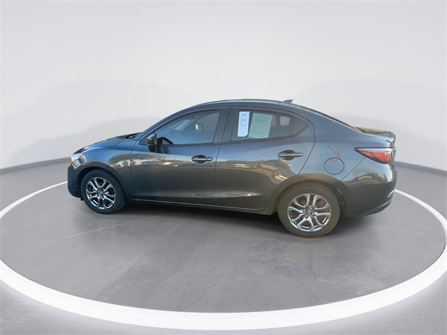 Used 2020 Toyota Yaris LE image 3