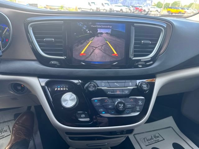 Used 2018 Chrysler Pacifica Touring-L Plus w/ Tire & Wheel Group FWD image 23