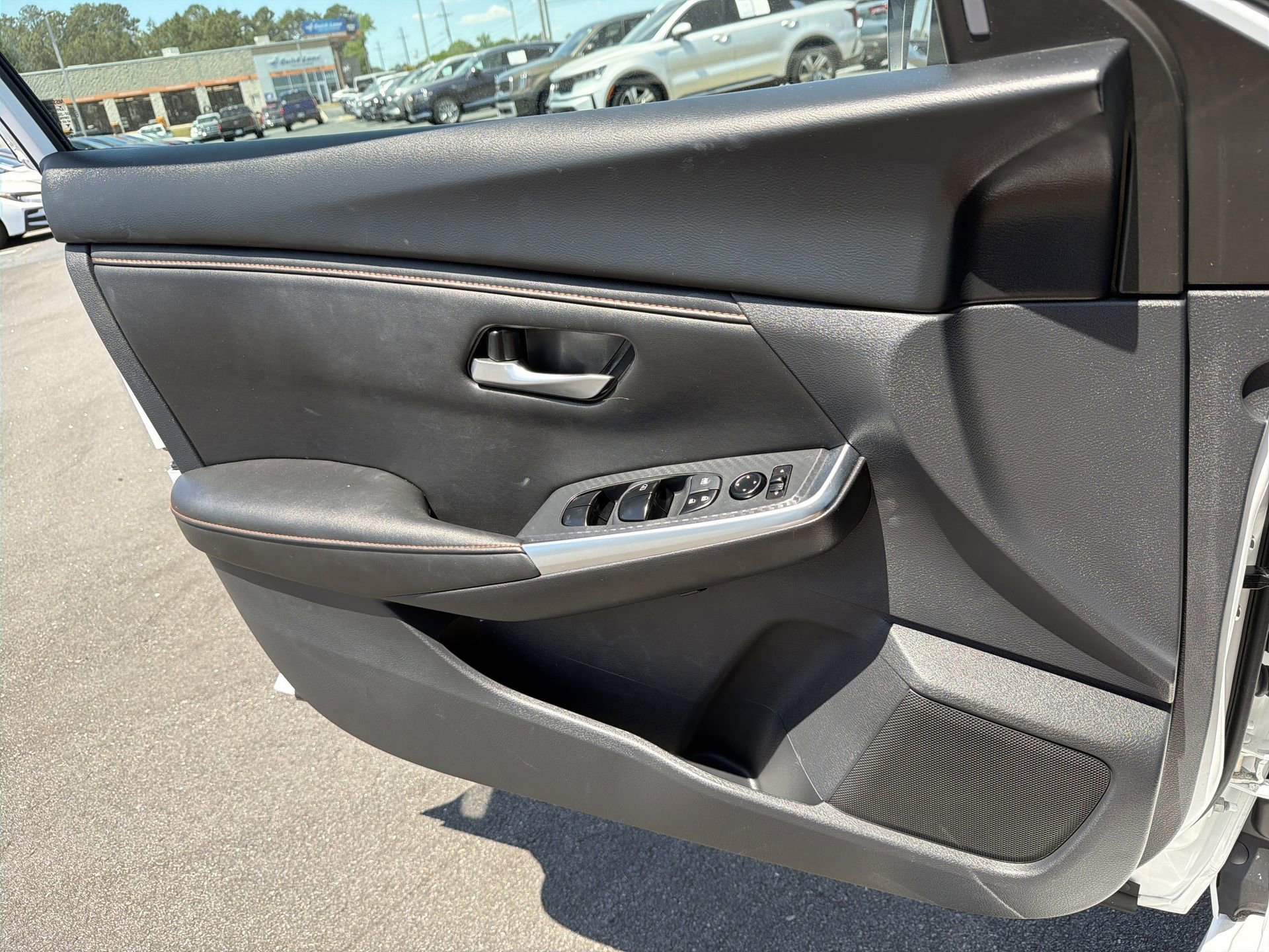 Used 2025 Nissan Sentra SR FWD image 16