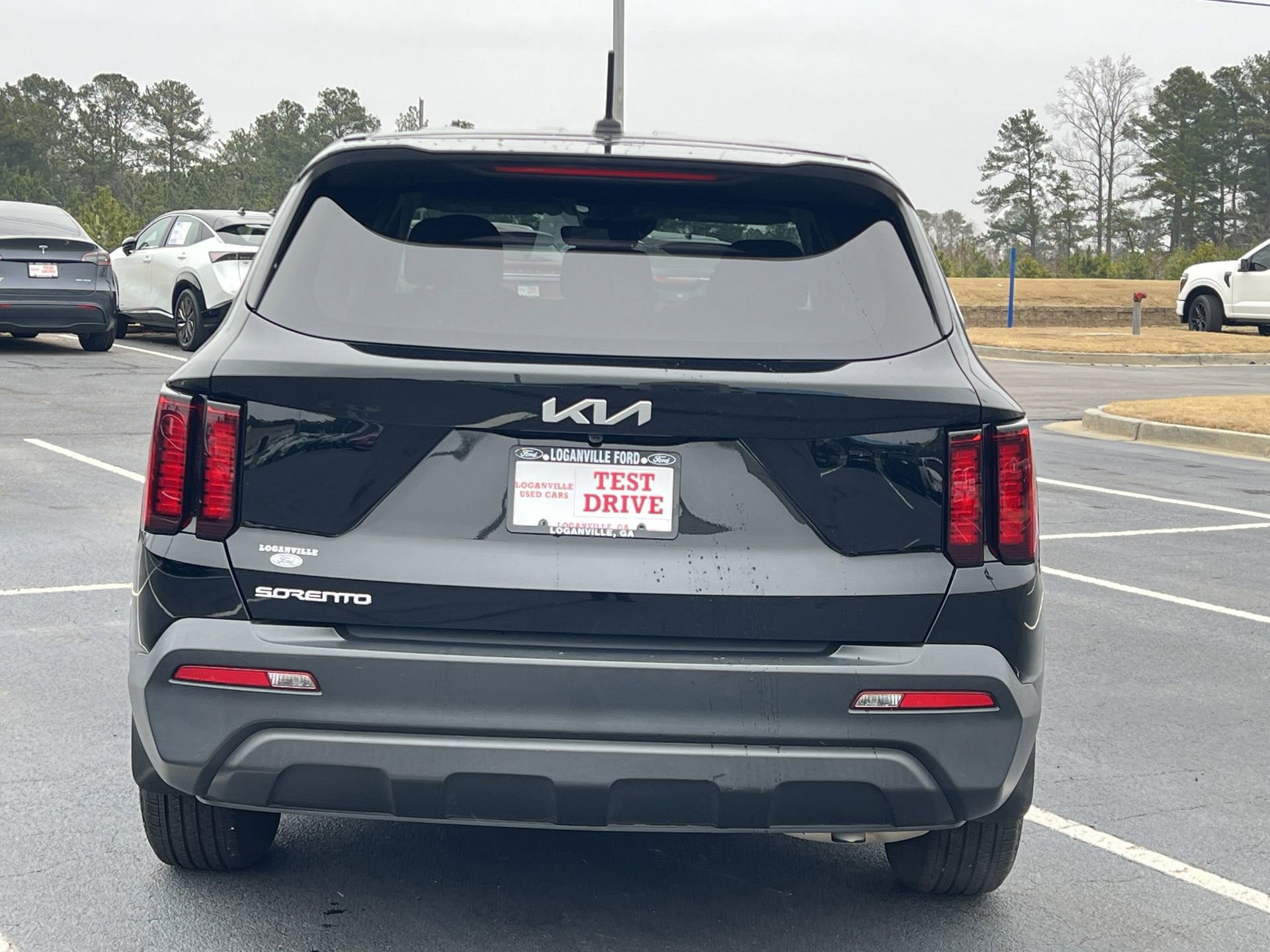 Used 2023 Kia Sorento LX image 4