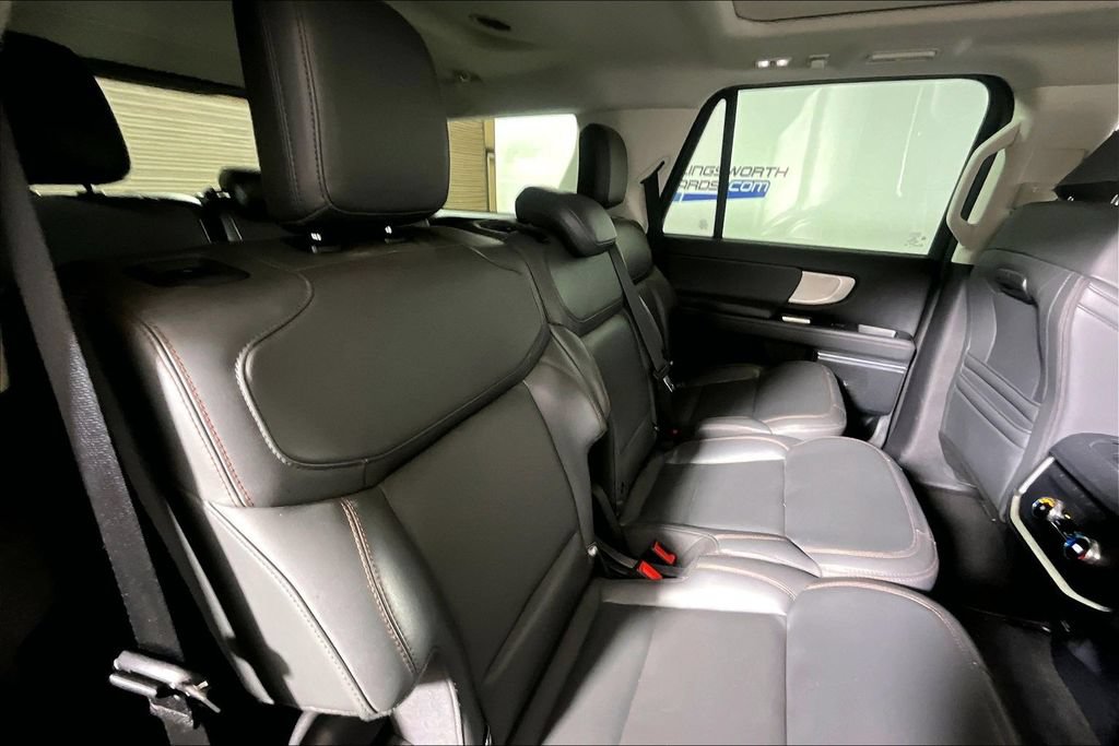 Certified 2025 Ford Expedition Active AWD/4WD image 22