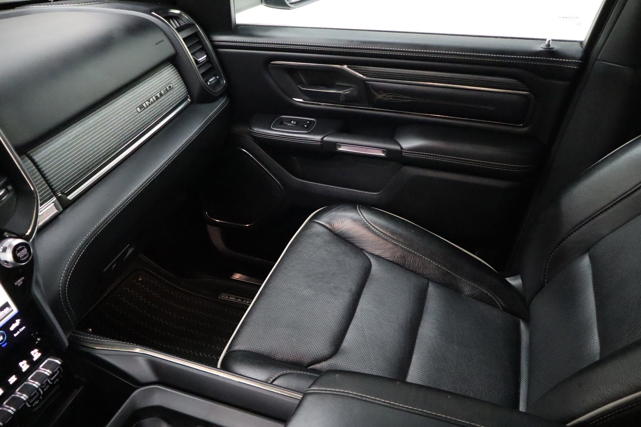 Used 2021 RAM 1500 Limited w/ Body Color Bumper Group image 29