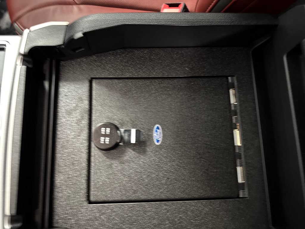 Certified 2019 Ford F350 Platinum w/ FX4 Off-Road Package AWD/4WD image 26