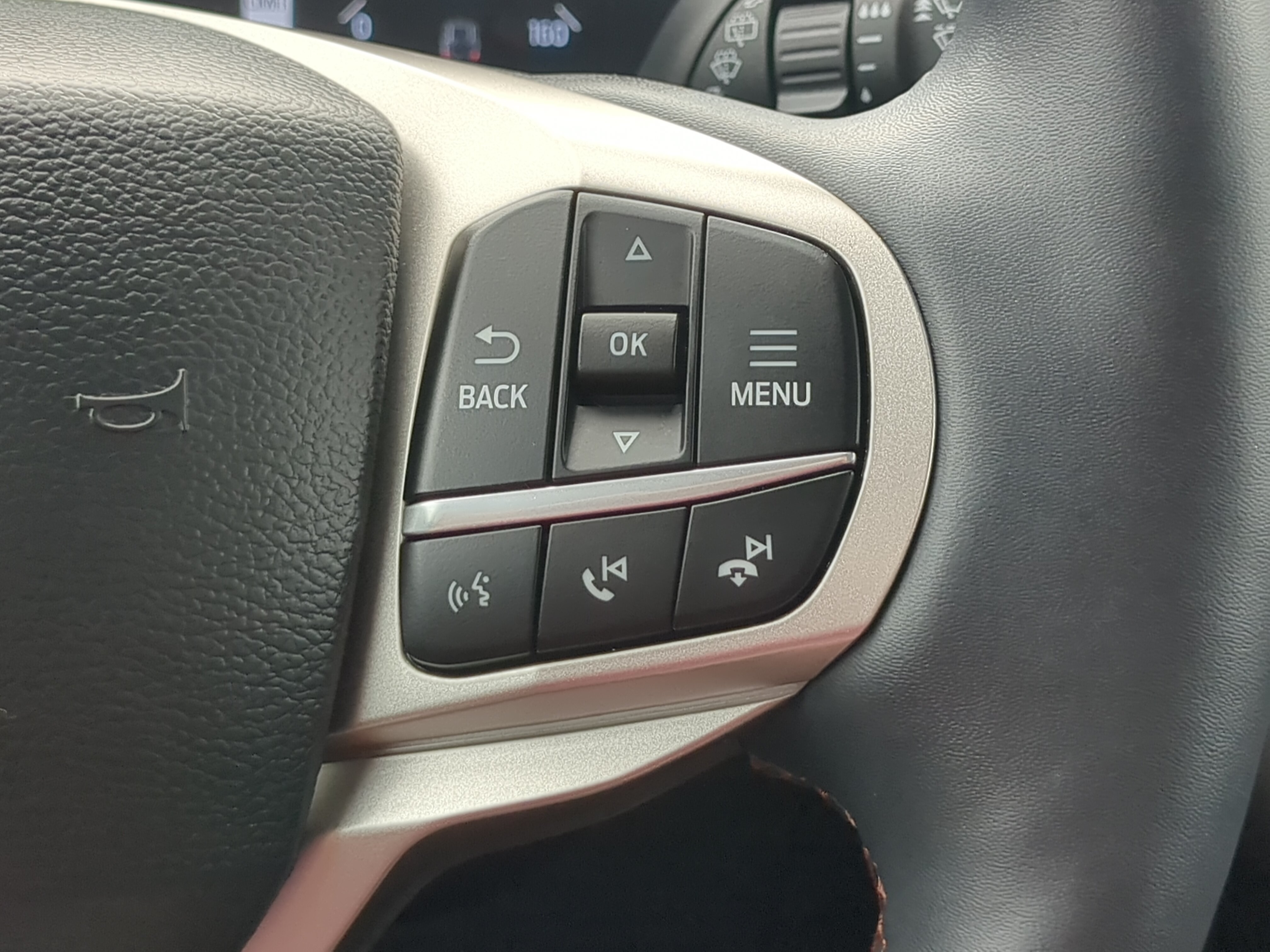 Certified 2025 Ford Explorer Active w/ Active Comfort Package RWD image 23