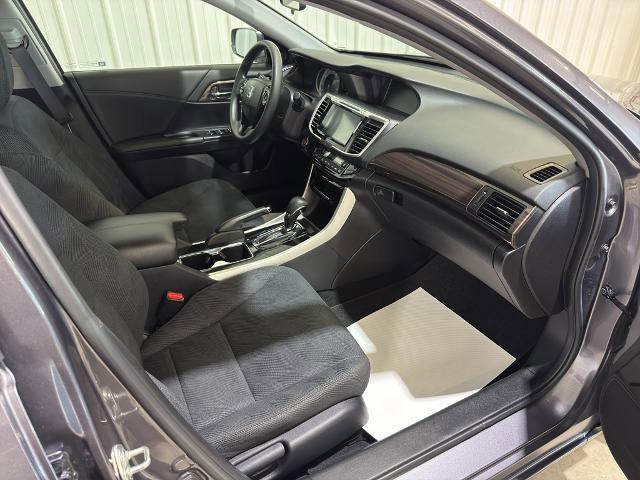 Used 2017 Honda Accord EX image 33