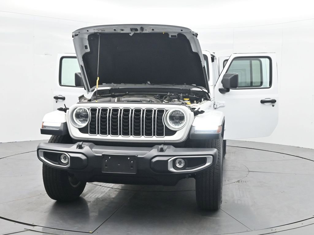 Used 2025 Jeep Wrangler Sahara AWD/4WD image 22