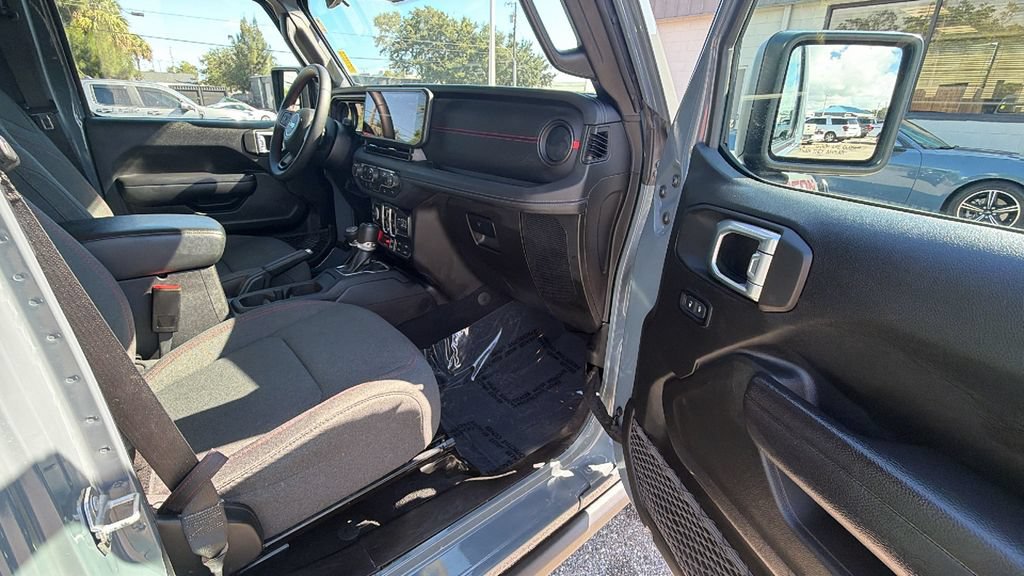 Used 2024 Jeep Wrangler Unlimited Rubicon AWD/4WD image 26