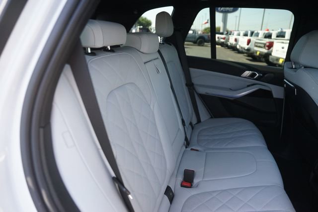 Used 2024 BMW X5 sDrive40i w/ Premium Package RWD image 17