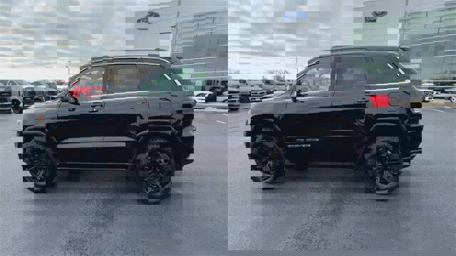 Used 2018 Jeep Grand Cherokee Laredo image 5