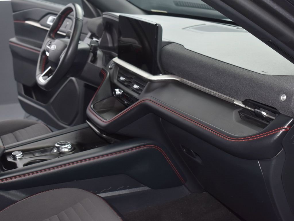 Certified 2025 Ford Explorer ST-Line w/ ST-Line Street Pack image 15