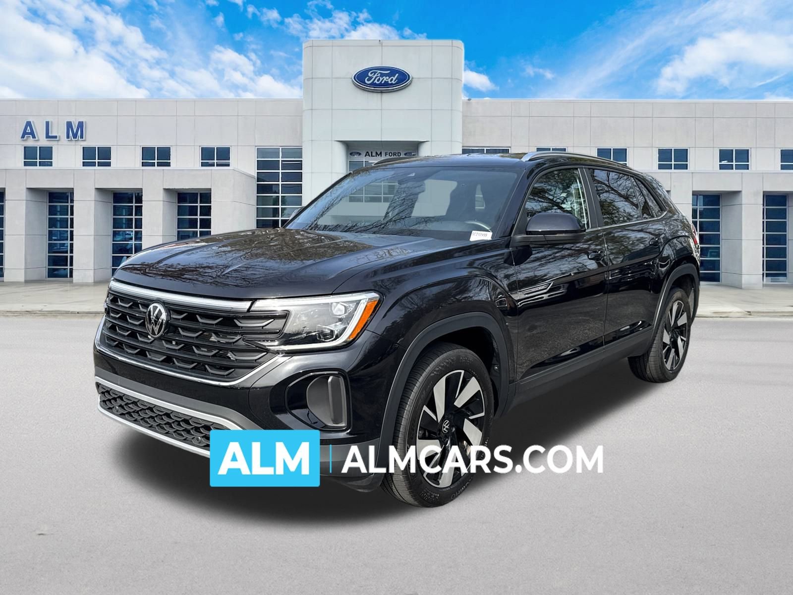 Used 2025 Volkswagen Atlas Cross Sport SE image 1