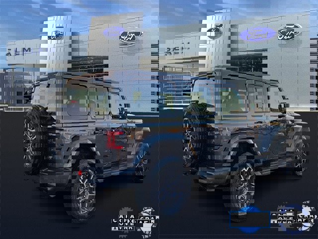 Used 2025 Jeep Wrangler Unlimited Sahara w/ Safety Group image 3