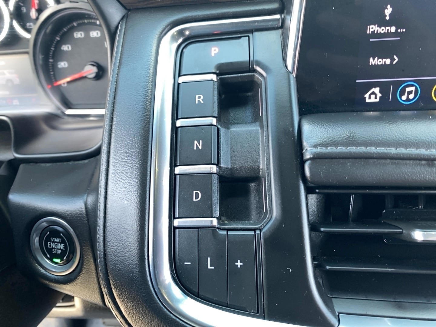 Used 2021 Chevrolet Tahoe Z71 w/ Luxury Package AWD/4WD image 18