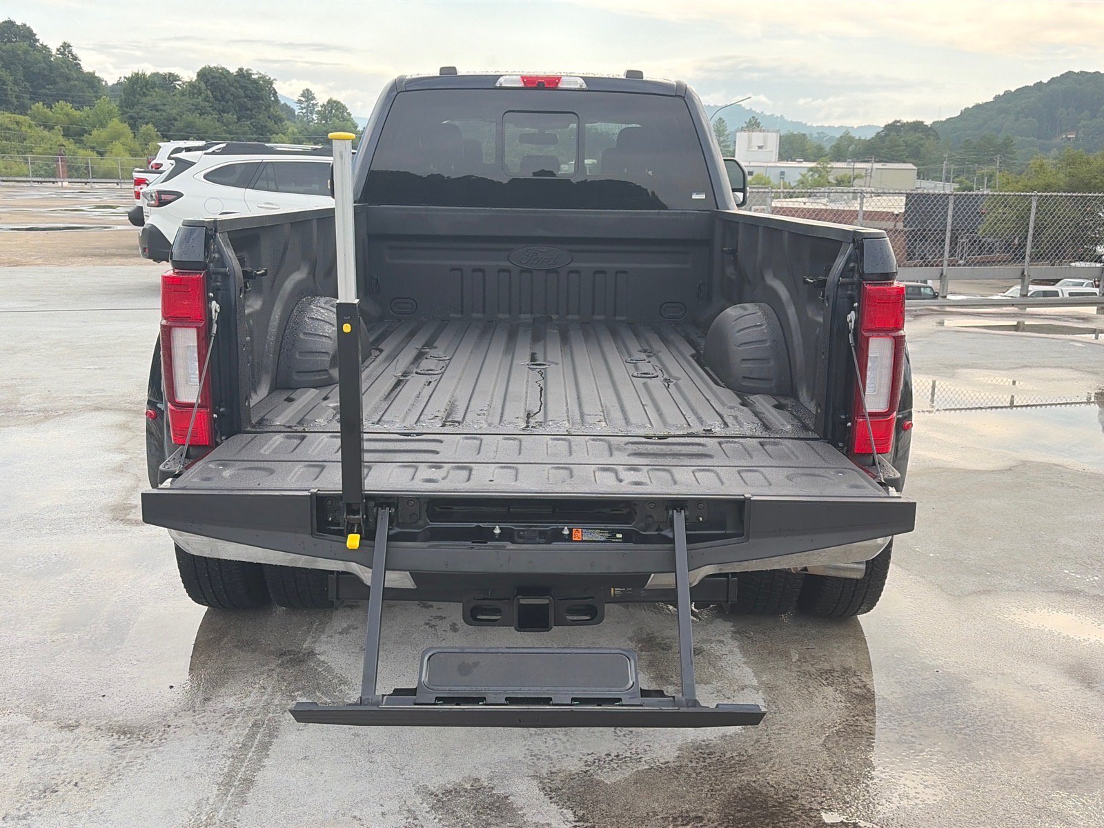 Certified 2022 Ford F350 Lariat w/ Lariat Ultimate Package AWD/4WD image 4