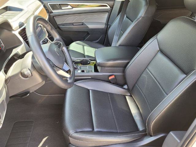 Used 2023 Volkswagen Atlas SE w/ Black Wheel Package FWD image 16