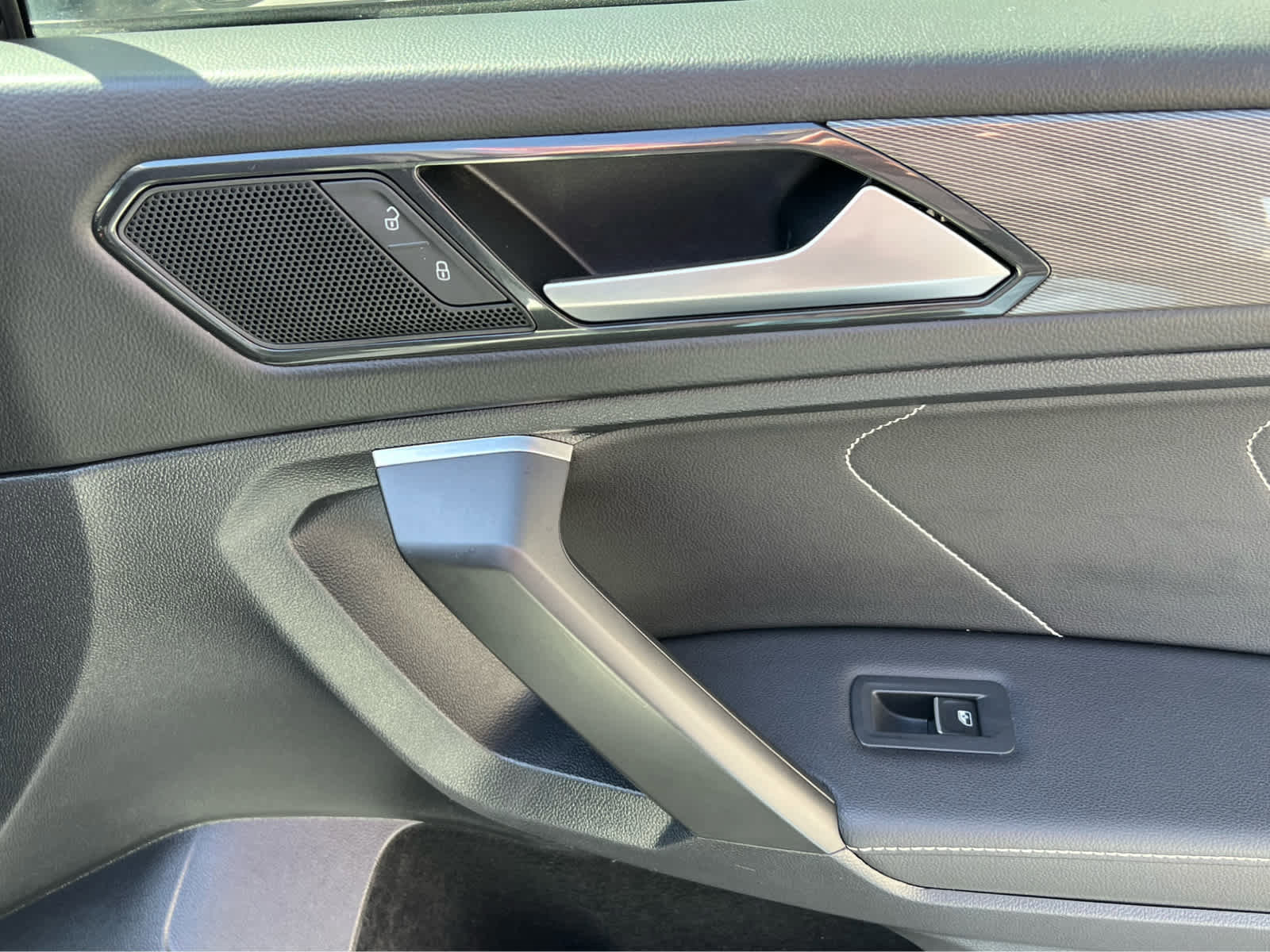 Used 2022 Volkswagen Tiguan SE image 18