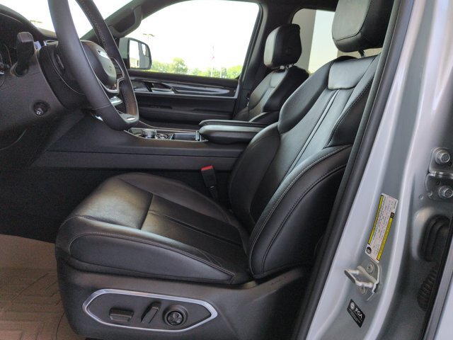 Used 2022 Jeep Wagoneer Series III w/ Premium Group I AWD/4WD image 16