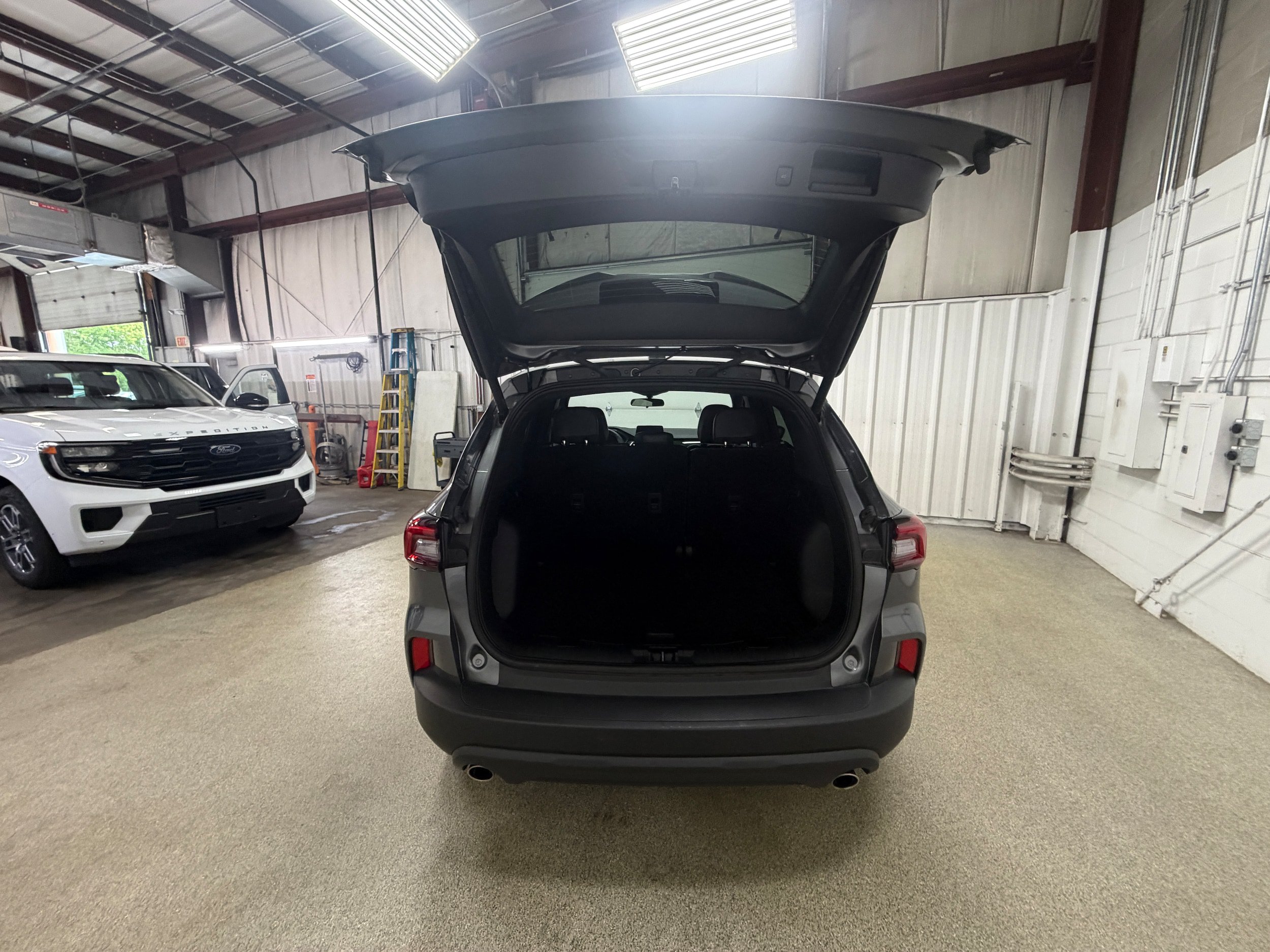 Certified 2025 Ford Escape ST-Line Select AWD/4WD image 27