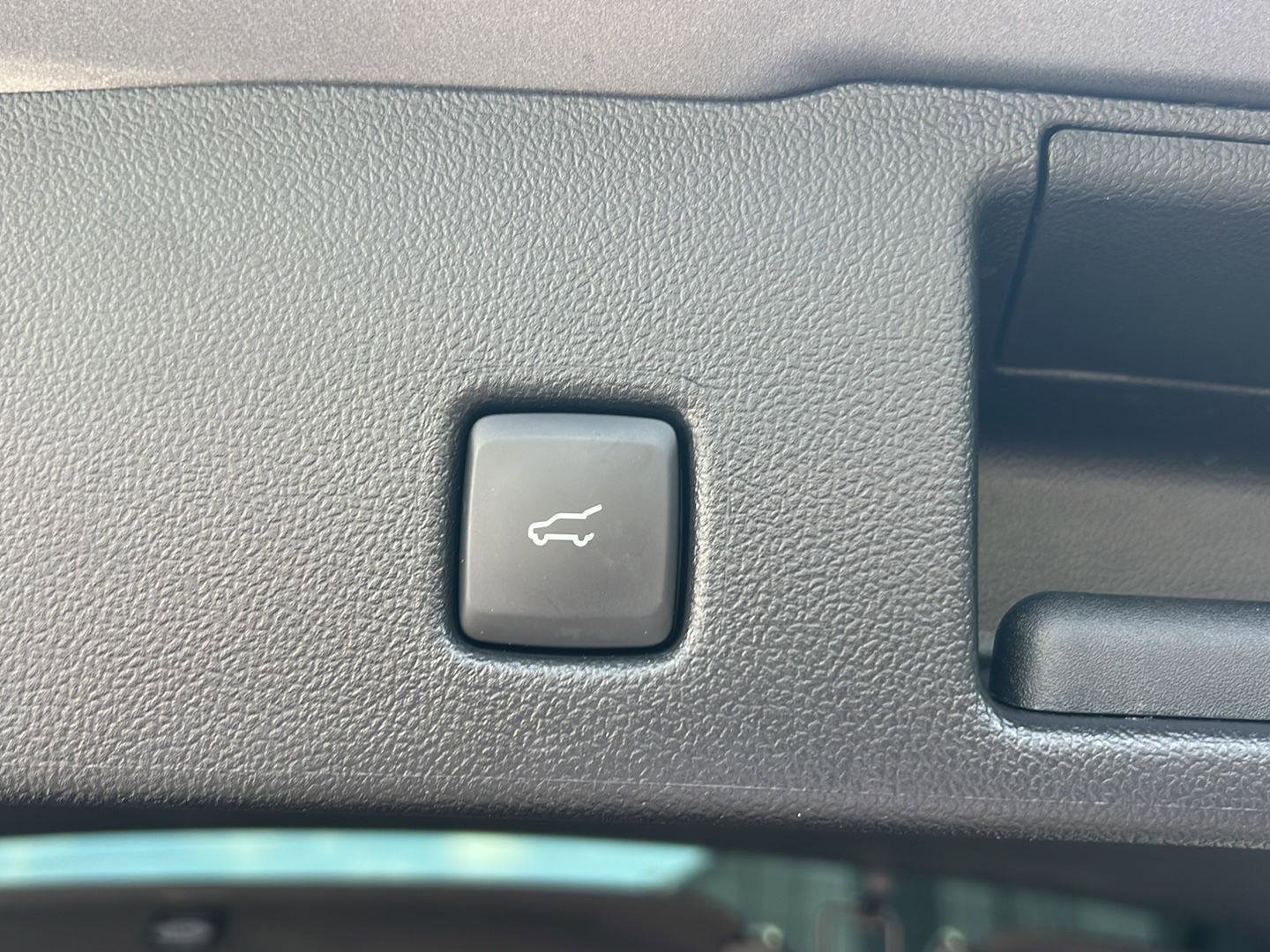 Certified 2025 Ford Escape ST-Line w/ Tech Pack #1 FWD image 36
