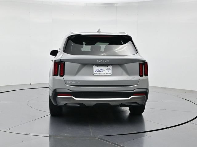 Used 2025 Kia Sorento S FWD image 9