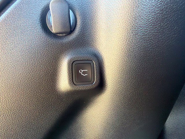 Used 2023 Jeep Compass Latitude w/ Convenience Group AWD/4WD image 24