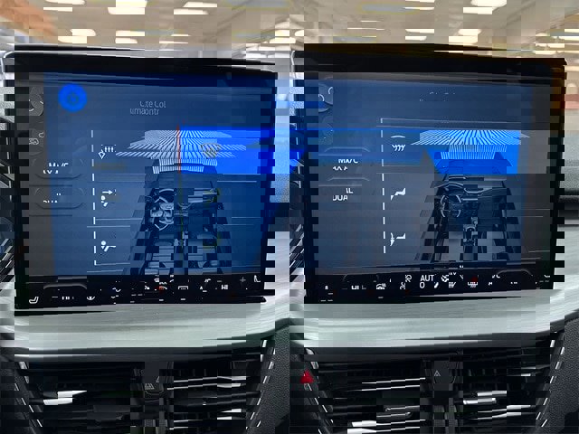 Certified 2023 Ford Escape Platinum w/ Premium Technology Package image 11