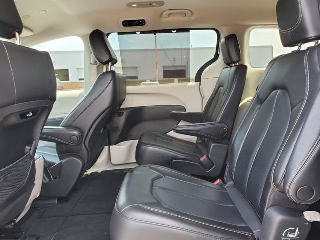 Used 2023 Chrysler Pacifica Touring-L FWD image 26