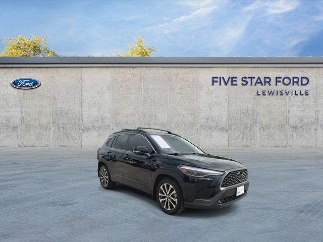 Used 2024 Toyota Corolla Cross XLE w/ Convenience Package FWD image 2