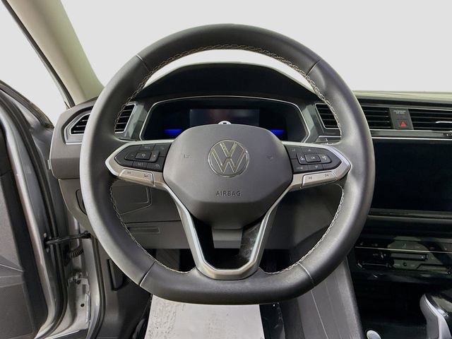 Used 2022 Volkswagen Tiguan SE image 11