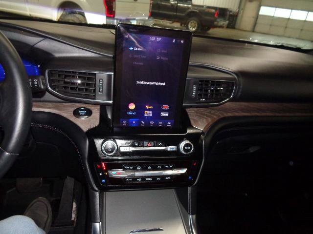 Certified 2023 Ford Explorer Platinum w/ Technology Package AWD/4WD image 13