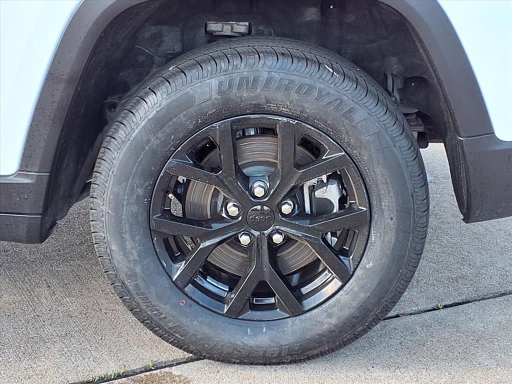 Used 2024 Jeep Grand Cherokee L Laredo image 30