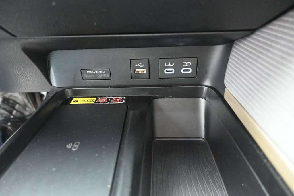 Used 2025 Toyota Camry SE w/ Convenience Package FWD image 27