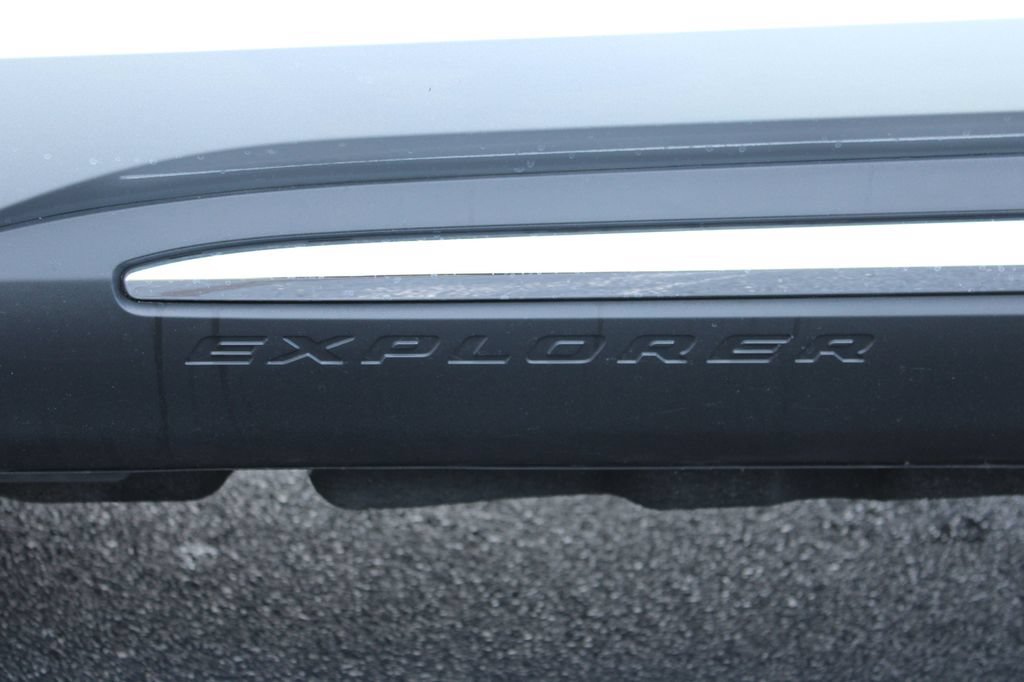 Certified 2024 Ford Explorer XLT w/ Equipment Group 202A AWD/4WD image 7