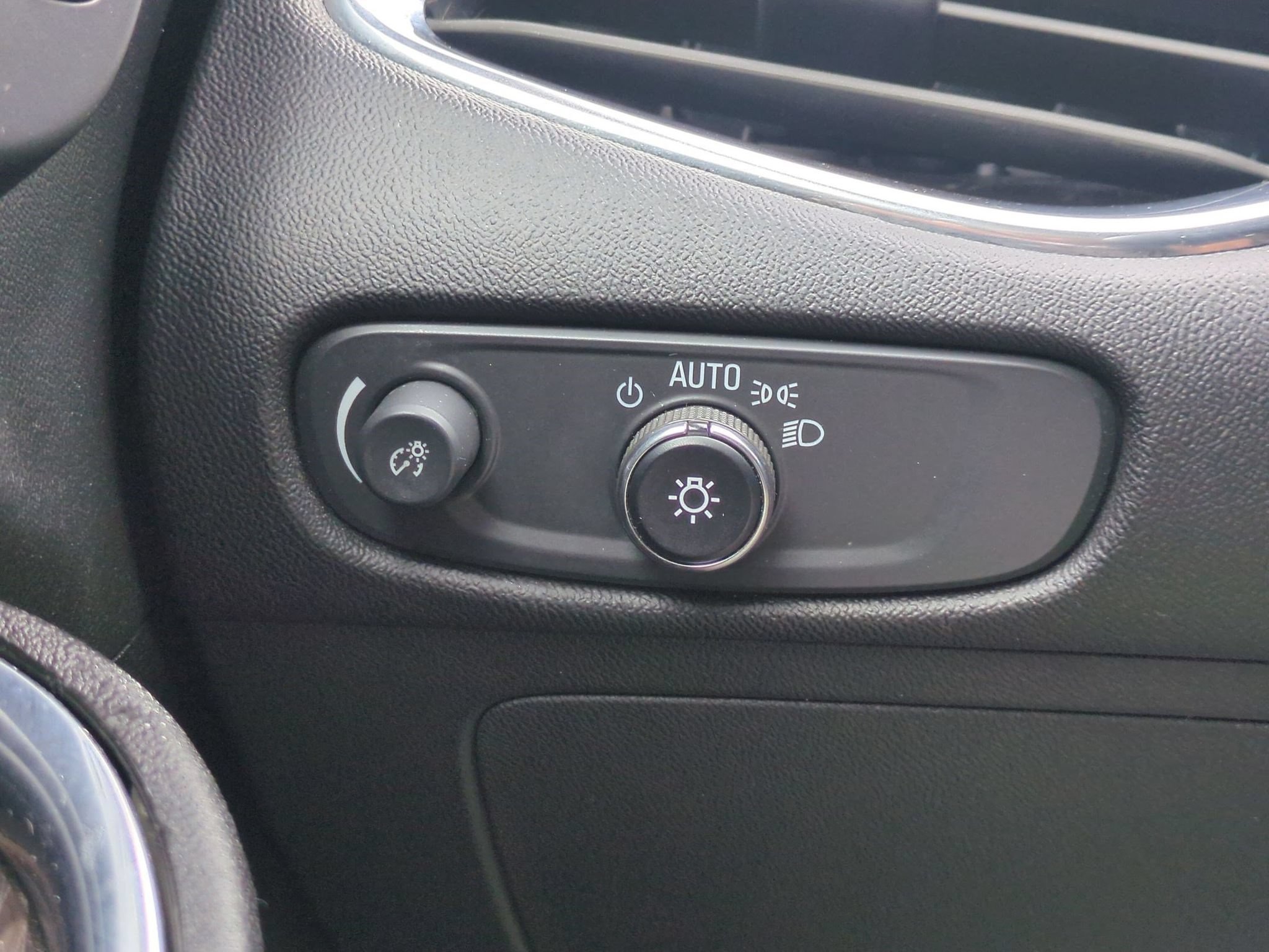 Used 2024 Chevrolet Malibu LT FWD image 14