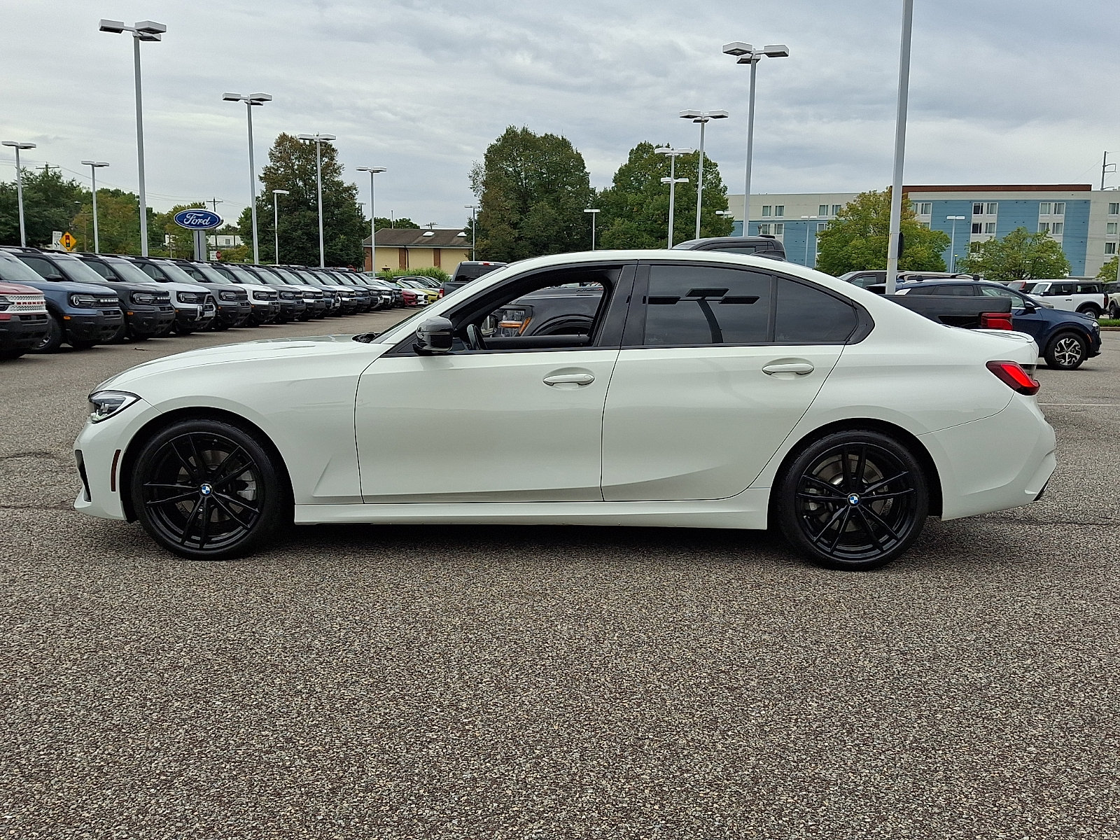 Used 2022 BMW 330i xDrive Sedan w/ M Sport Package AWD/4WD image 6