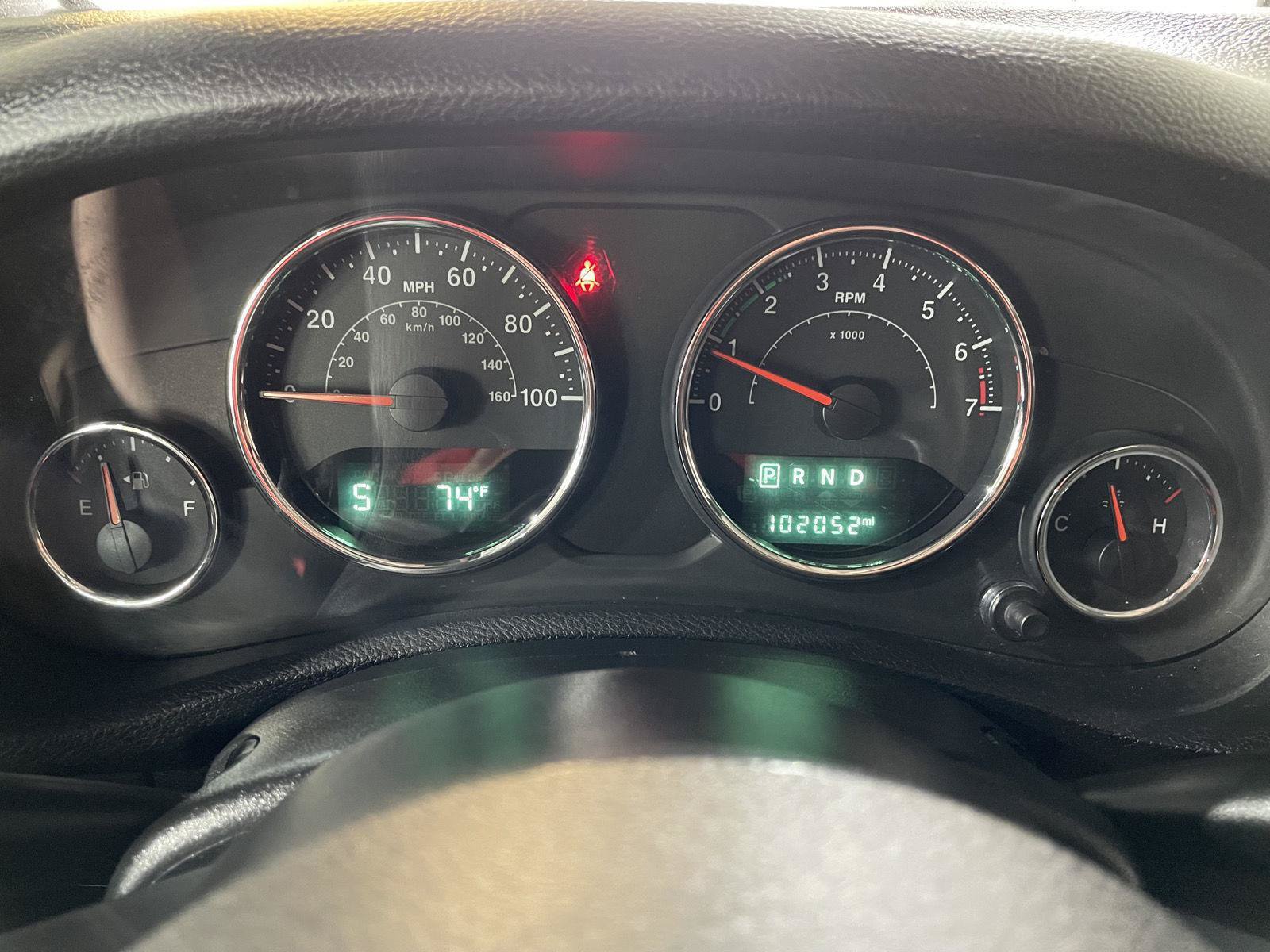 Used 2018 Jeep Wrangler Unlimited Sahara AWD/4WD image 3