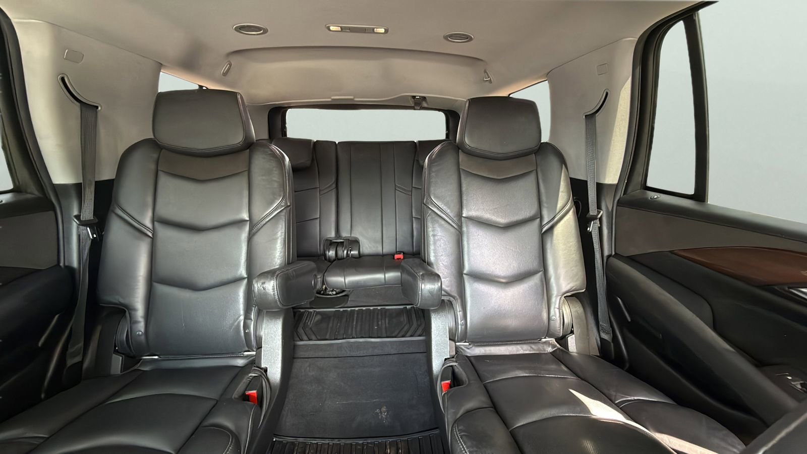 Used 2018 Cadillac Escalade Luxury RWD image 25