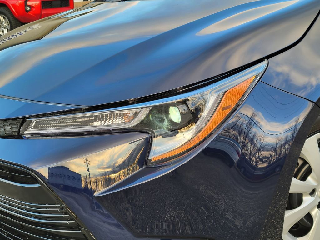 Used 2023 Toyota Corolla LE image 9