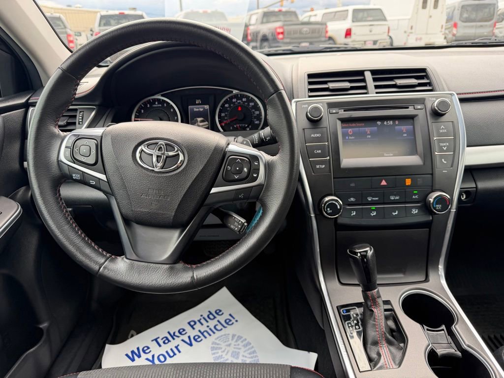 Used 2017 Toyota Camry SE w/ Moonroof Package FWD image 15
