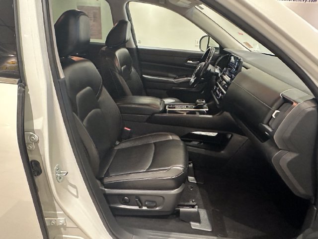 Used 2023 Nissan Pathfinder SL AWD/4WD image 7
