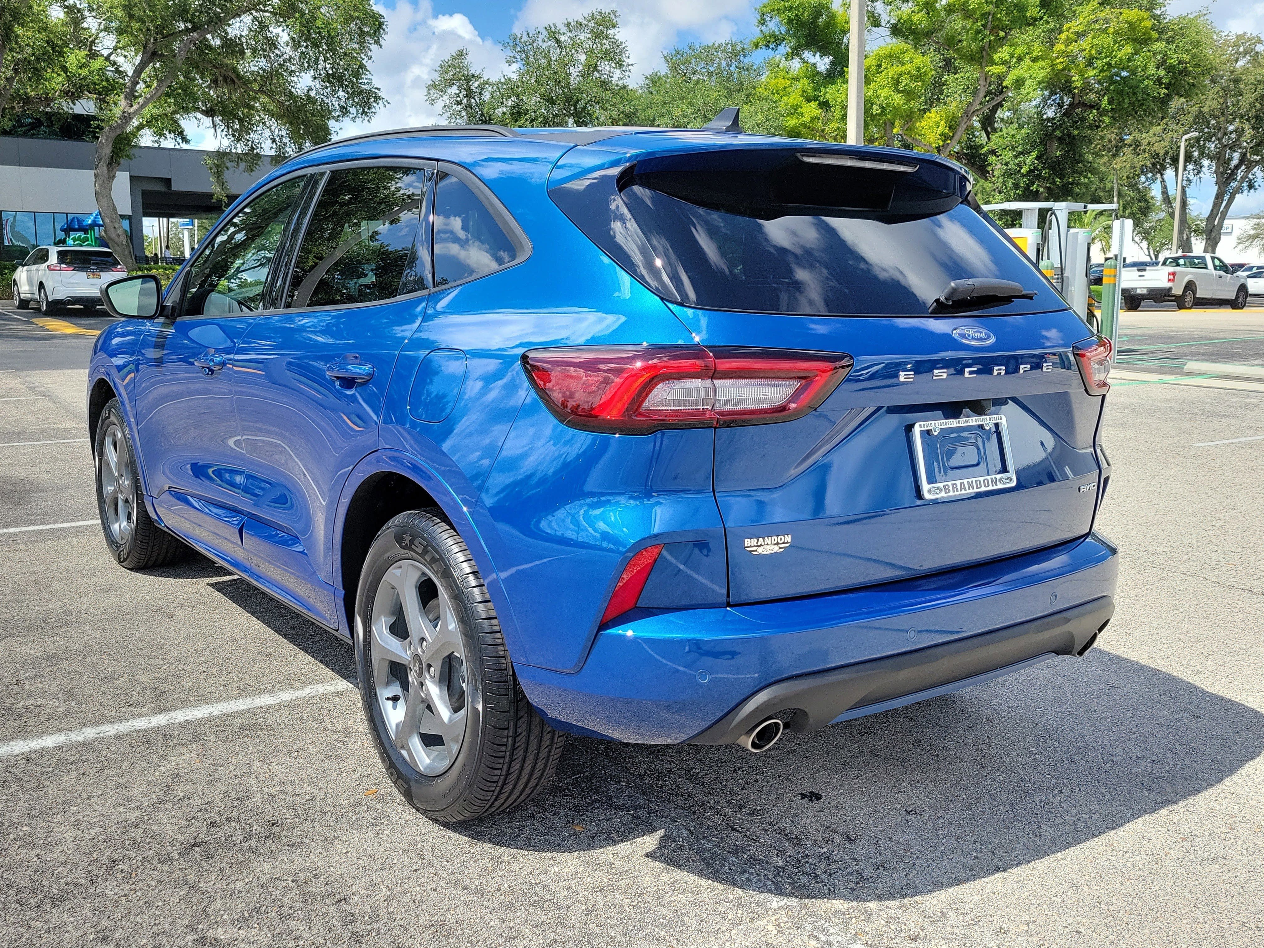 Certified 2023 Ford Escape ST-Line w/ Tech Pack #1 AWD/4WD image 7